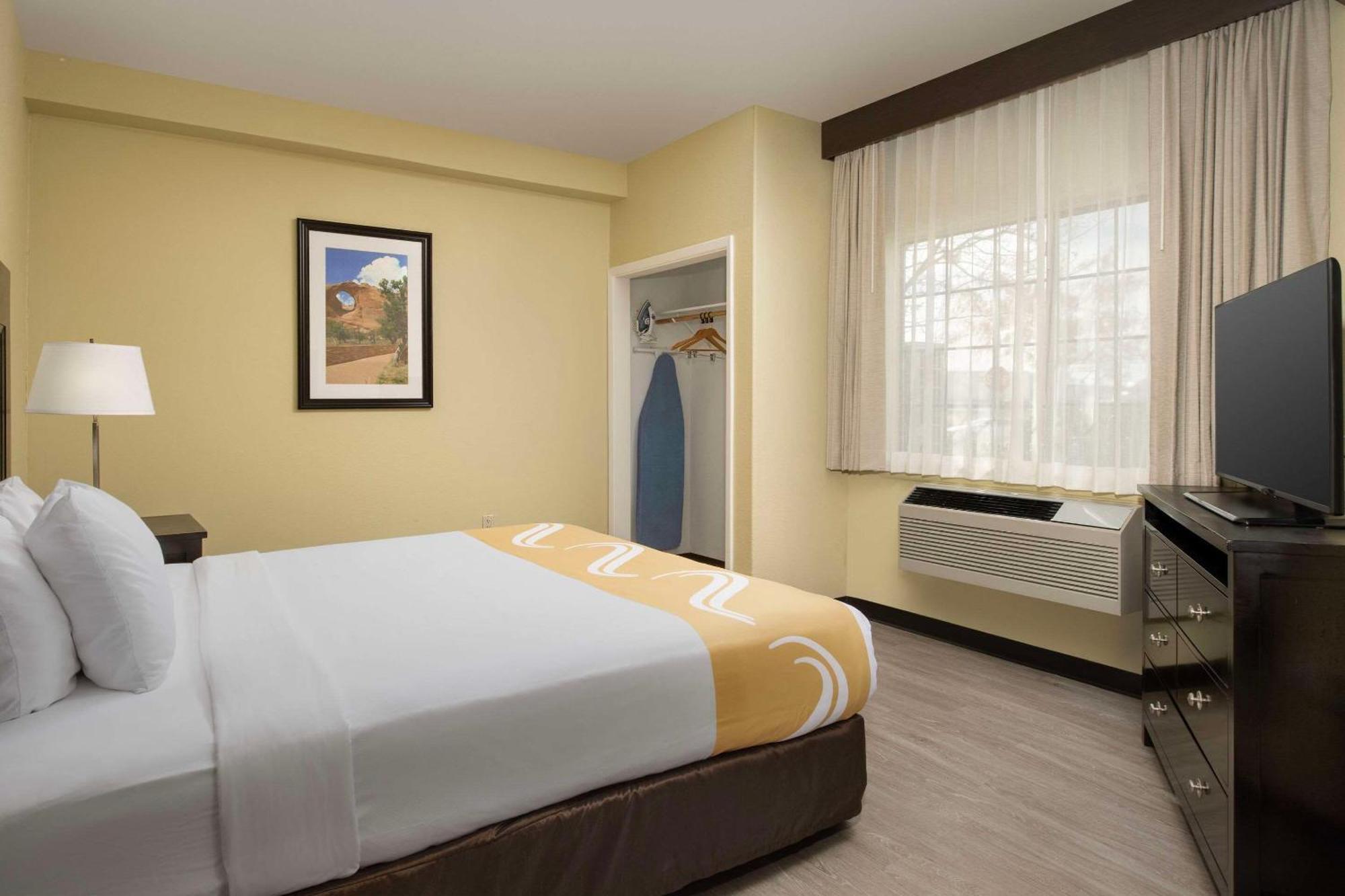 Quality Inn & Suites Gallup I-40 Exit 20 Dış mekan fotoğraf